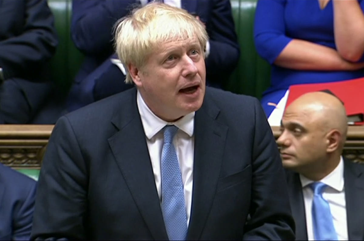Il premier Johnson si presenta in Parlamento