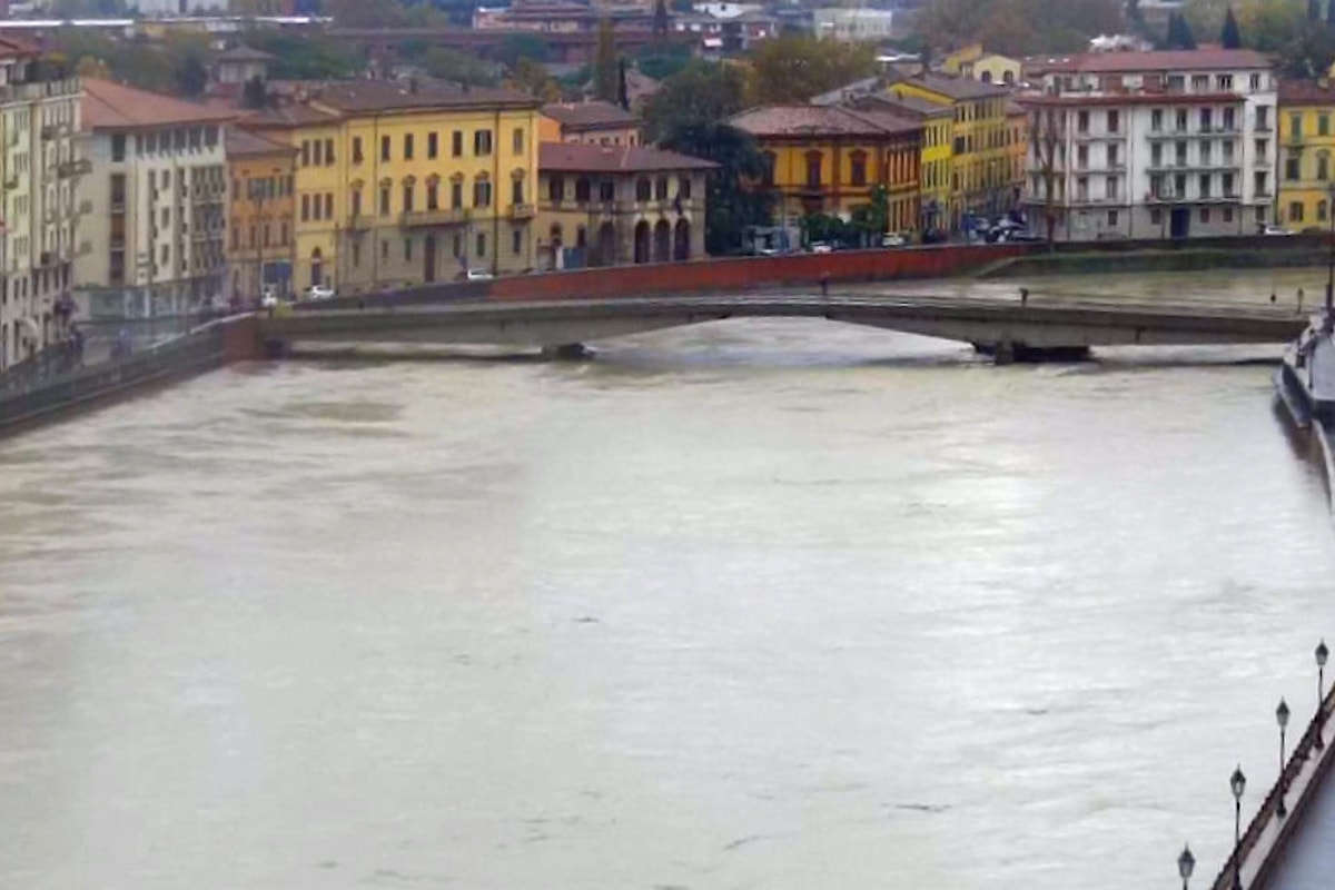 Allerta maltempo anche per lunedì 18 novembre, ma nessun pericolo per la piena dell'Arno a Pisa