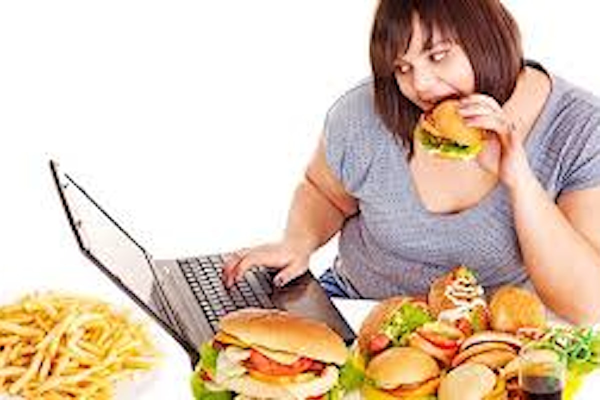“Binge Eating Disorder”, un disturbo alimentare curato spesso con antidepressivi che porta a mangiare cibo in modo esagerato e compulsivo