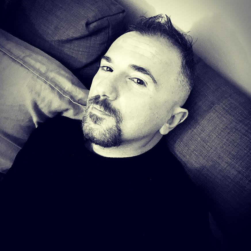 Gimme More. Simone Barotti trasforma in chiave Jazz la hit della pop star Britney Spears per il suo nuovo singolo.