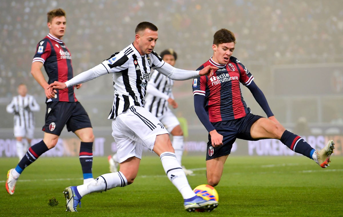Una Juventus provinciale vince 2-0 in trasferta a Bologna