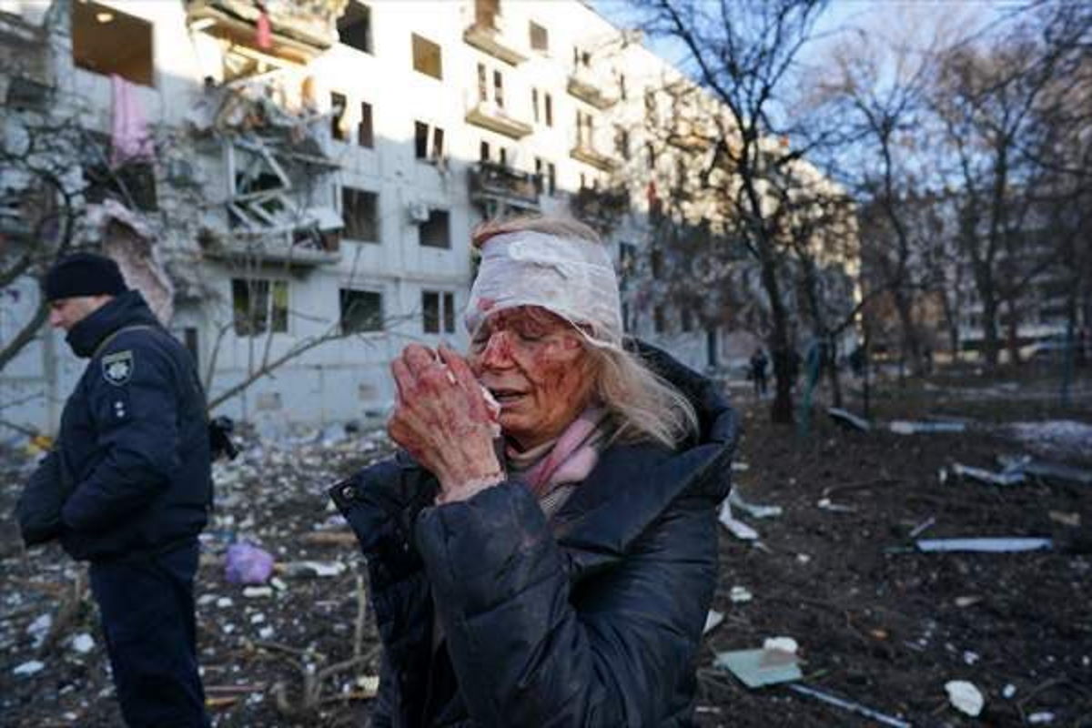 È iniziata l'invasione dell'Ucraina da parte della Russia: tutto il Donbass è sotto attacco