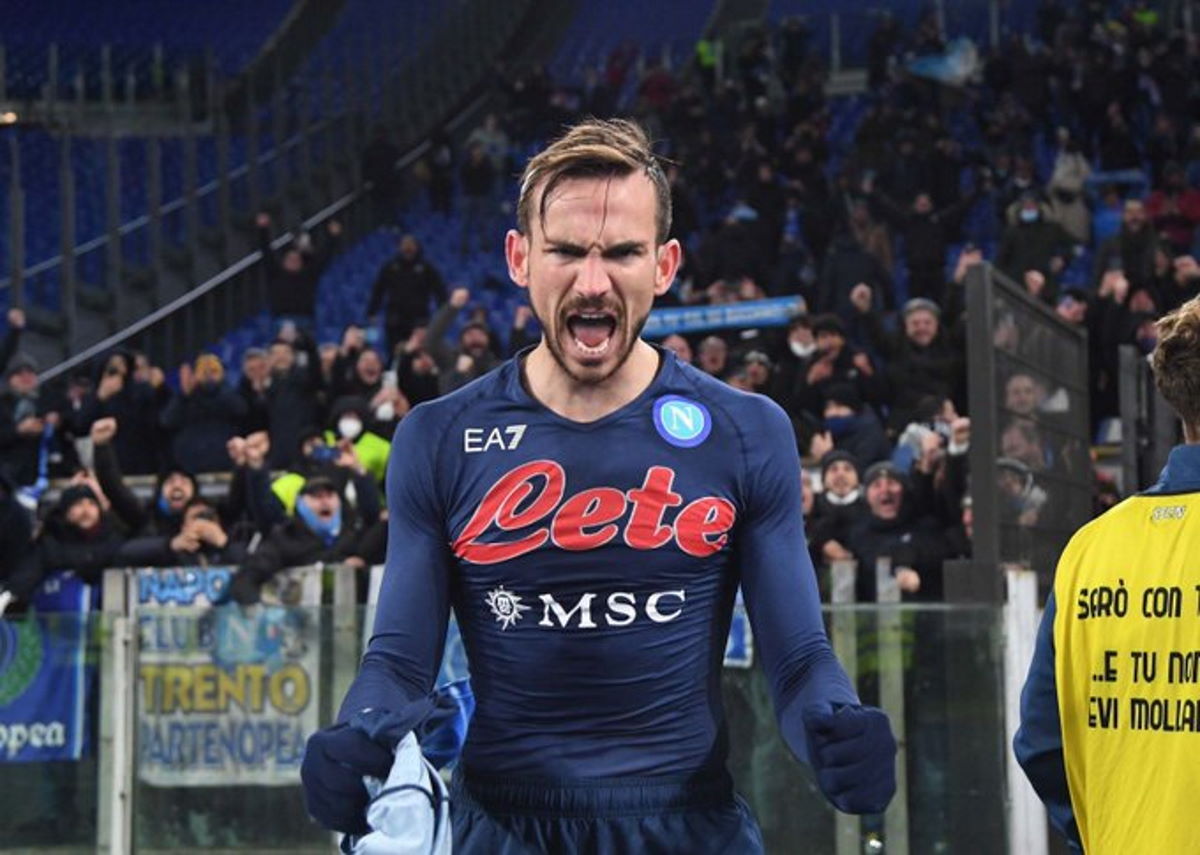 Serie A, all'Olimpico il Napoli supera la Lazio 2-1 e aggancia il Milan in testa alla classifica