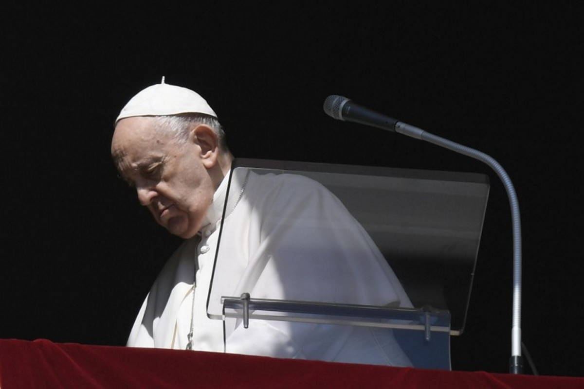 Papa Francesco all'Angelus: In nome di Dio, vi chiedo: fermate questo massacro!