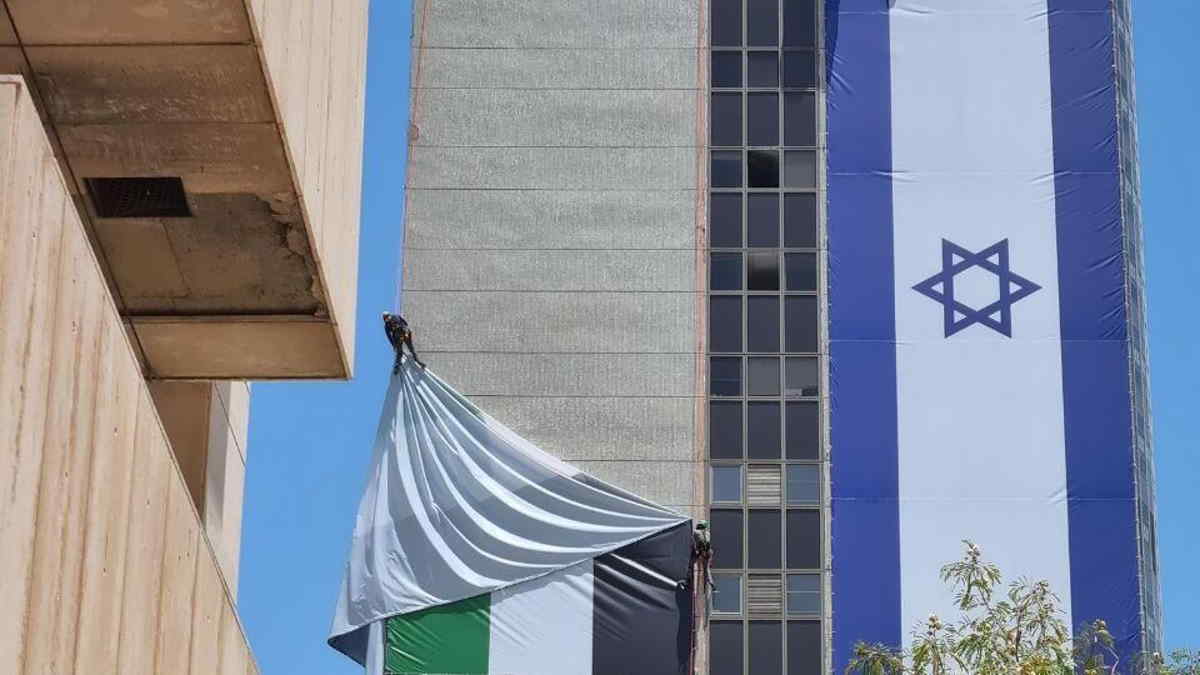 Israele vuole vietare le bandiere palestinesi nelle istituzioni finanziate dallo Stato