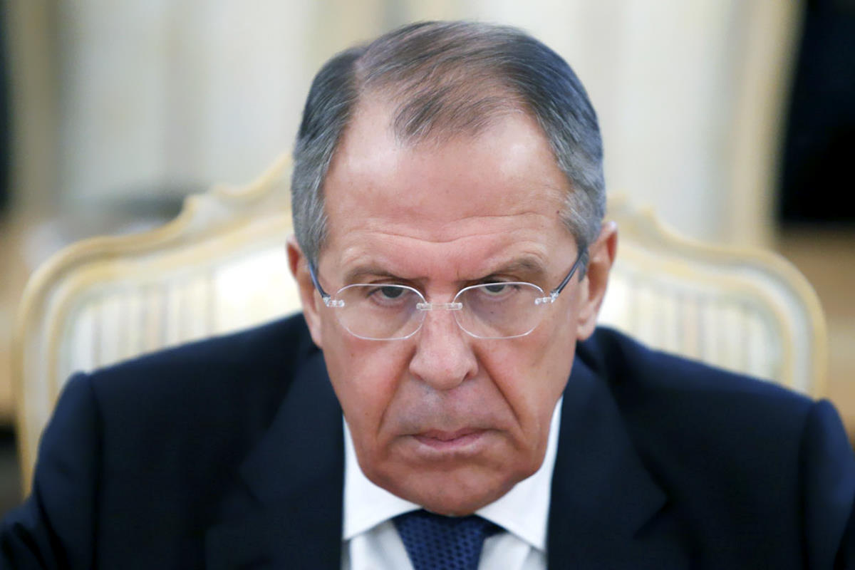Le grottesche lamentele di Lavrov per essergli stato impedito di recarsi a Belgrado
