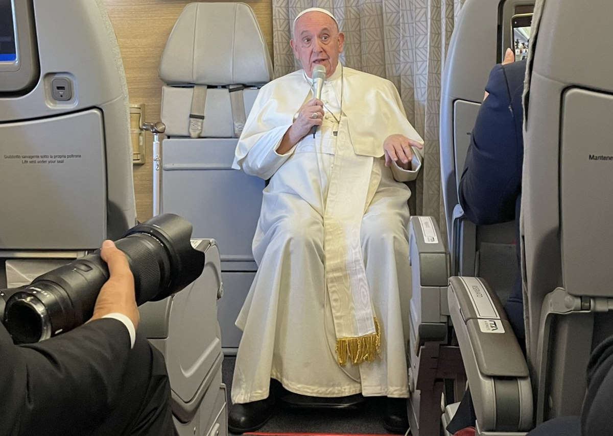 Le parole del Papa sul volo di ritorno dal Kazakhstan: ecco cosa ha detto su Ucraina, Europa, Italia e politica...
