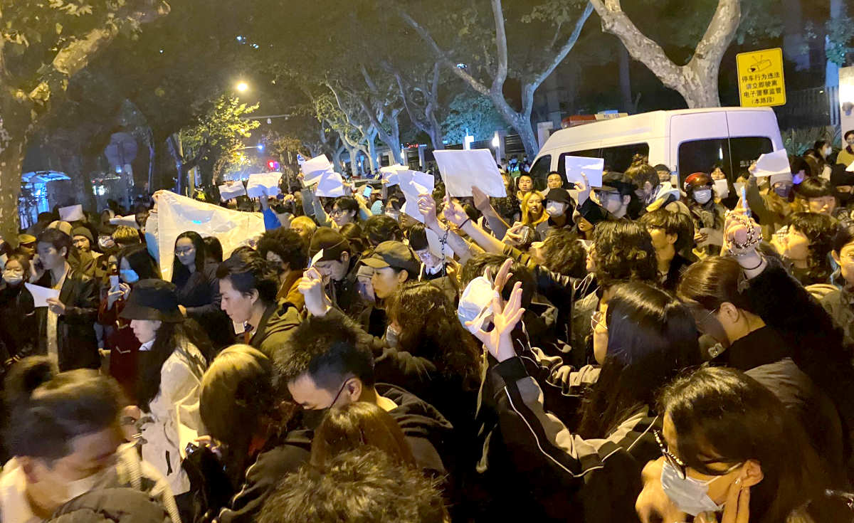 Cina, adesso anche a Shangai si protesta contro le restrizioni anti-Covid