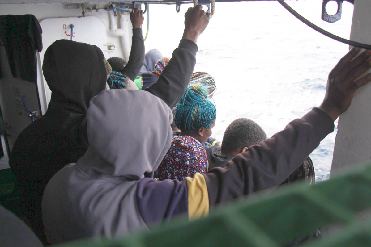Giunte nei porti di Salerno e Bari Geo Barents e Humanity 1 con 509 migranti a bordo