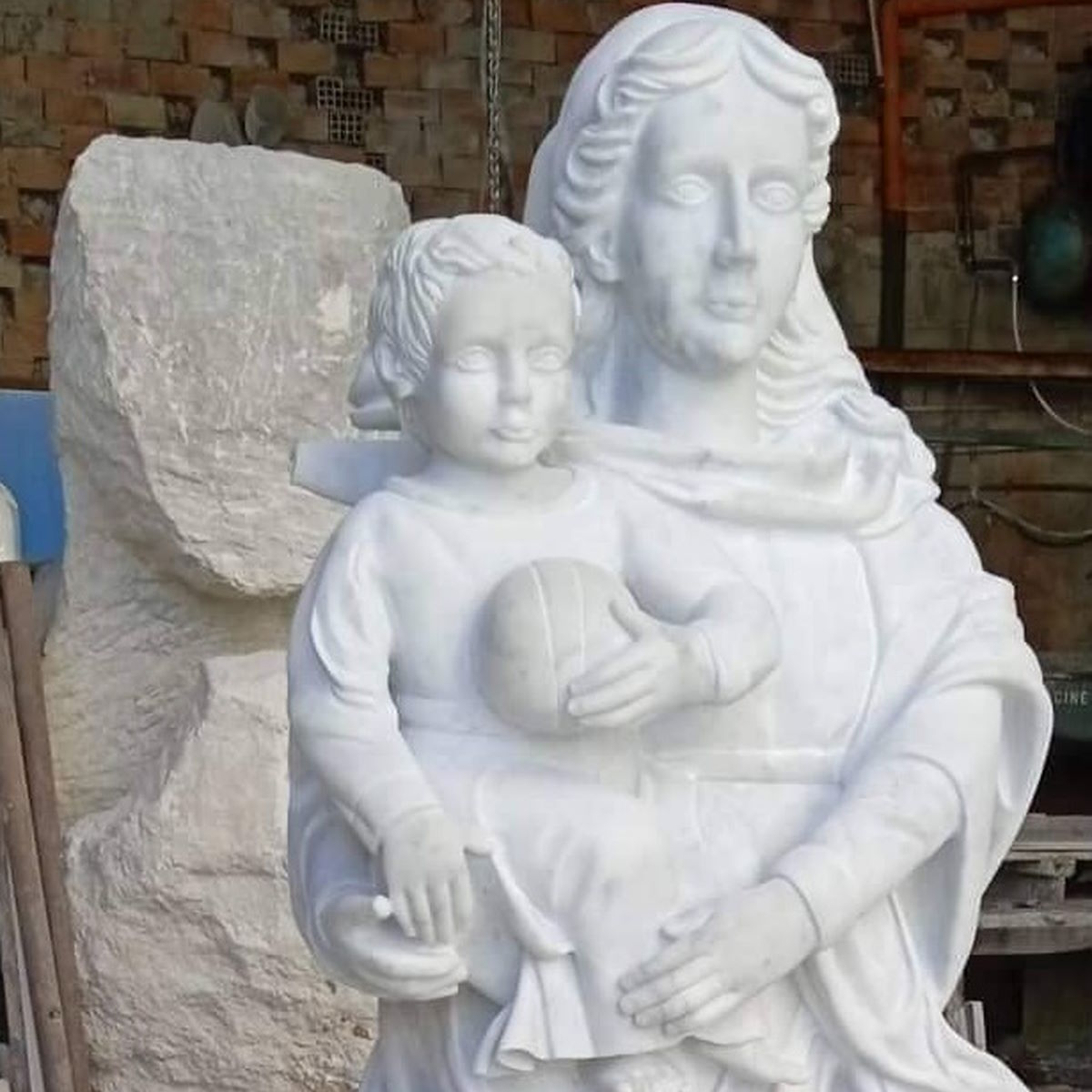 Arte sacra in Calabria: “Madonna delle fonti”, scultura di Tonino Gaudioso