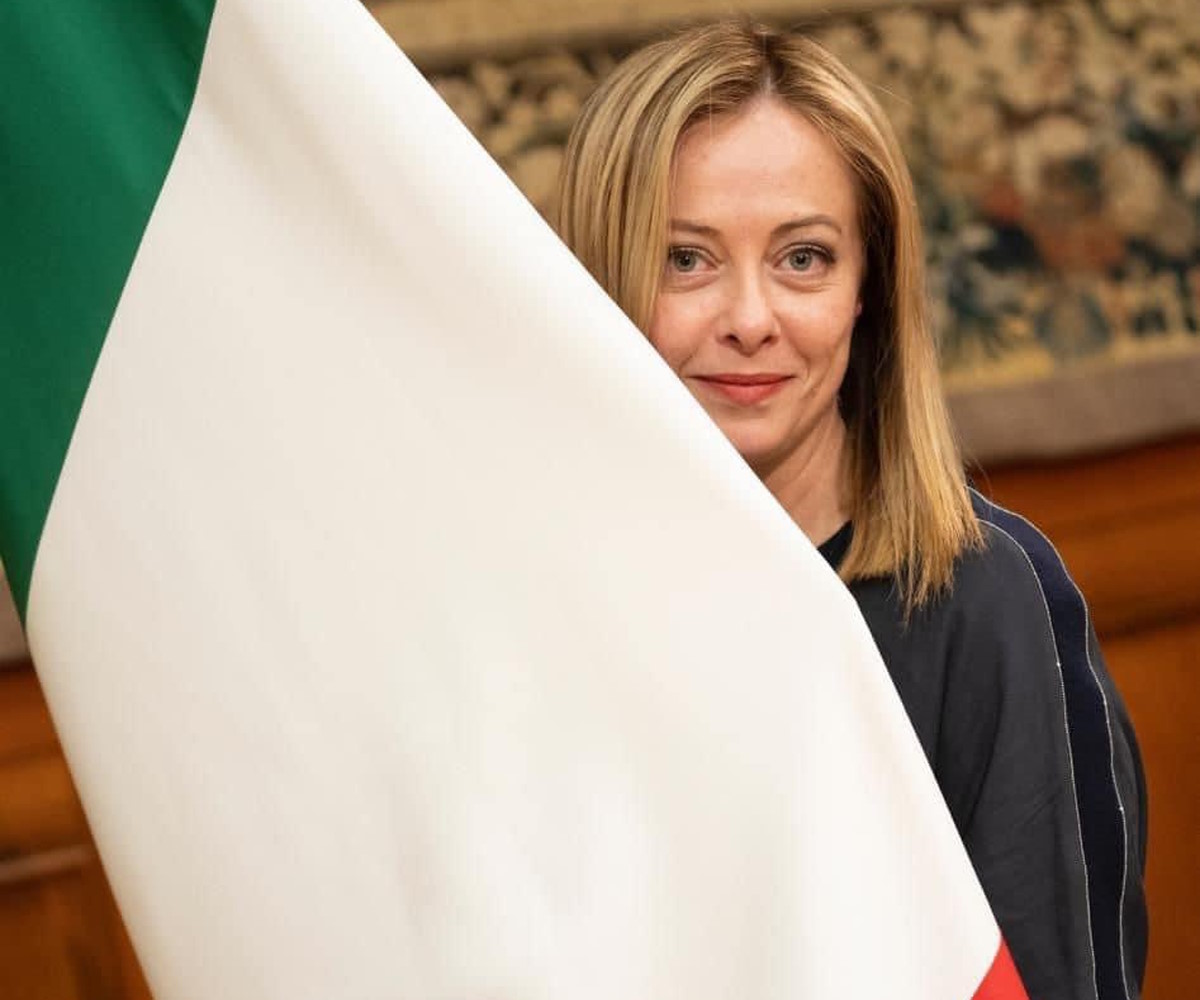 Una confusa Giorgia Meloni celebra l'anniversario della nascita del Regno d'Italia