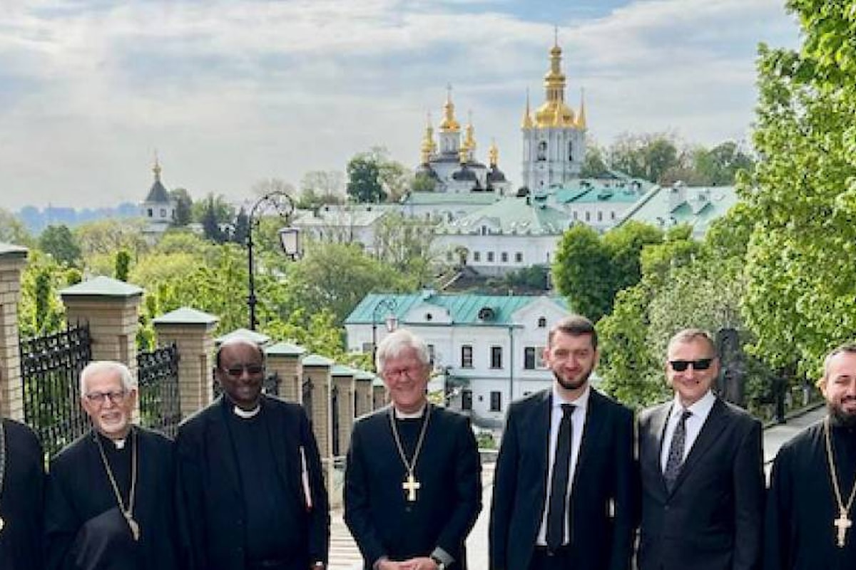 Il Consiglio ecumenico delle chiese in visita in Ucraina si offre come piattaforma di dialogo