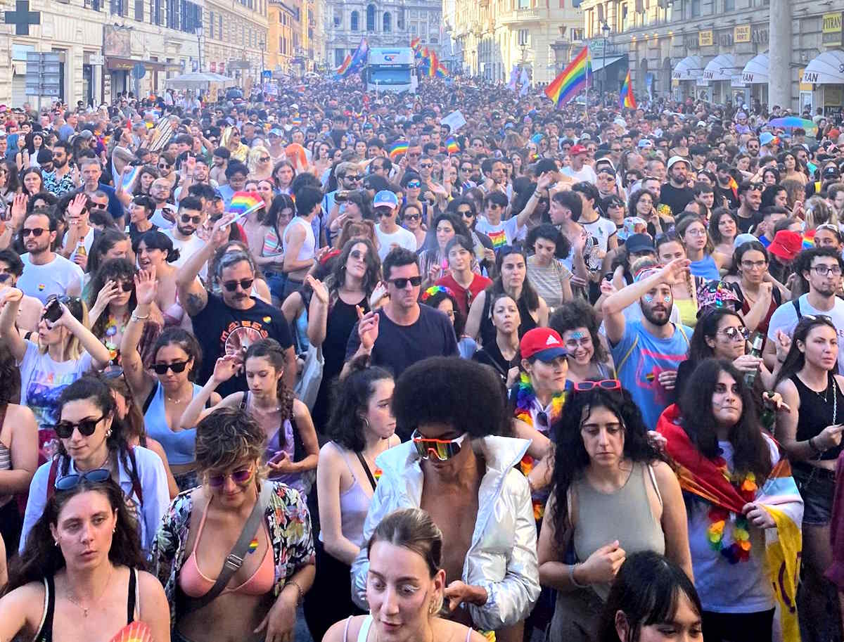 Il governo Meloni fa bene al Gay Pride: mai così tanta gente all'evento di Roma come in questo 2023