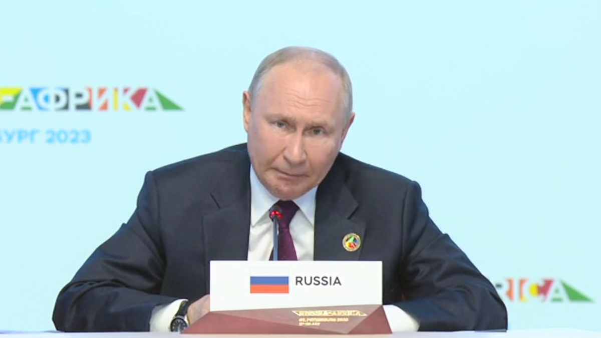 La Russia valuta una proposta di pace dell'Africa: la dichiarazione di Putin al vertice di San Pietroburgo