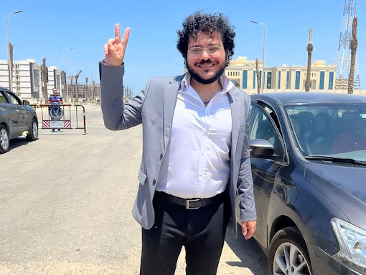 Patrick Zaki è stato scarcerato giovedì mattina: adesso è al Cairo, presto tornerà in Italia