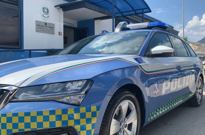 Uomo semina il panico in autostrada, arrestato