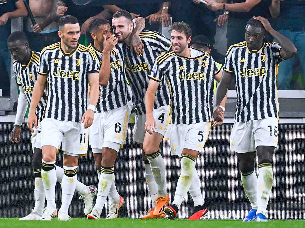 La Juventus supera 2-0 il Torino e in classifica si porta a -2 dall'Inter