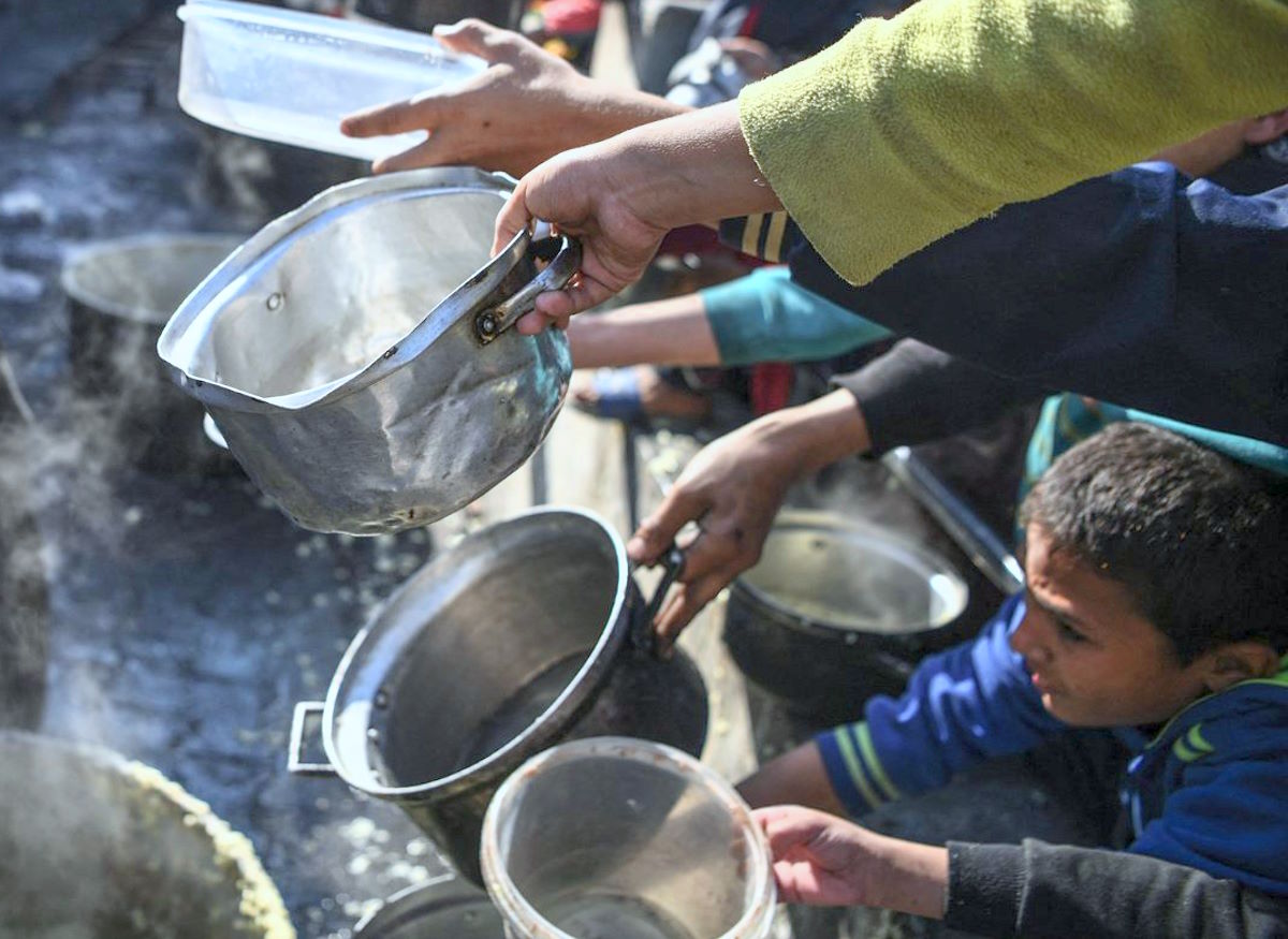 Gaza: 24.285 morti a causa dei bombardamenti, a breve se ne aggiungeranno altrettanti a causa della fame e della sete