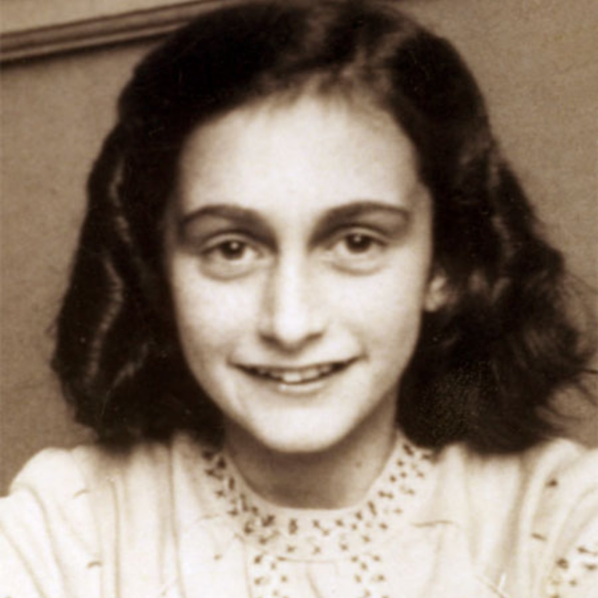 Giornata della memoria, “Incontrare Anne Frank oggi” è il tema del confronto che il giornalista Davide Romano avrà con gli alunni dell’istituto Marcellino Corradini di Palermo