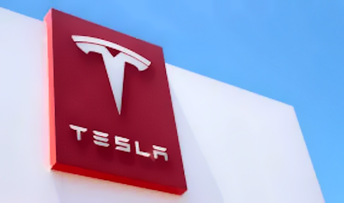 Tesla ha deciso di licenziare il 10% dei suoi dipendenti a livello globale: i motivi...