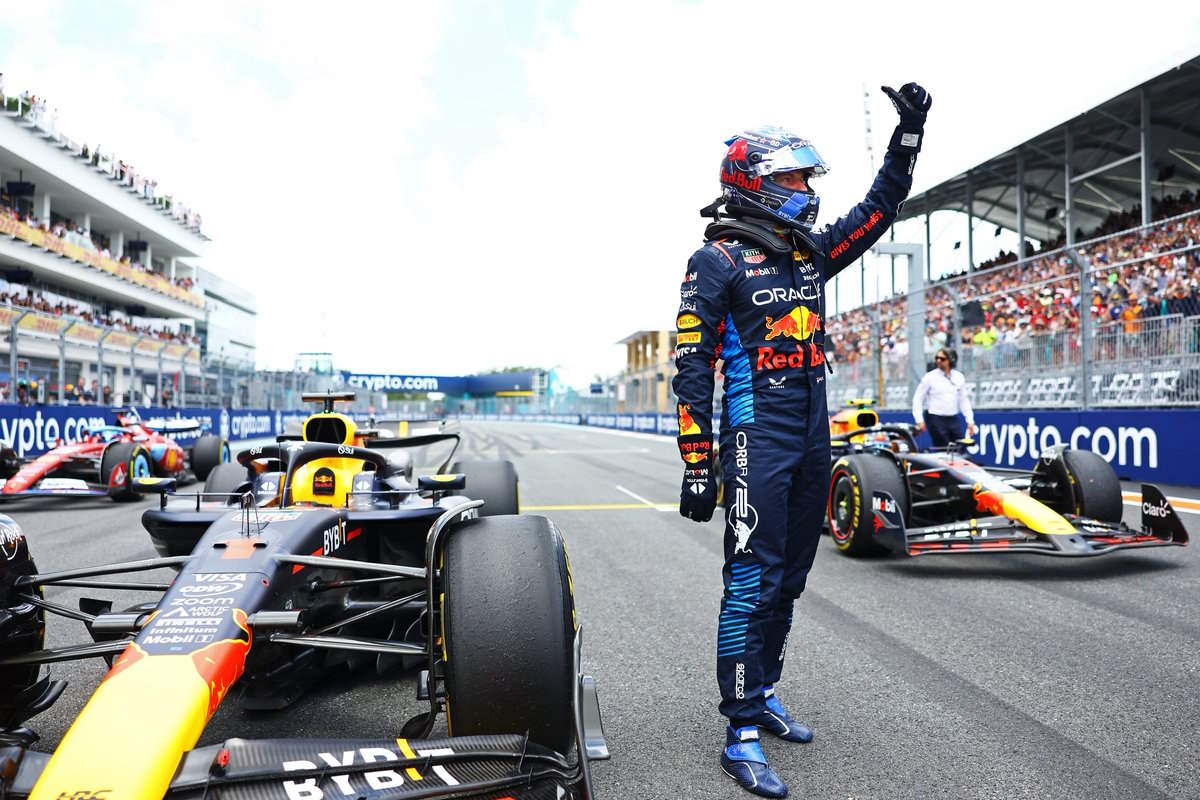 F1 2024, Verstappen domina anche nella gara Sprint di Miami. Secondo Leclerc