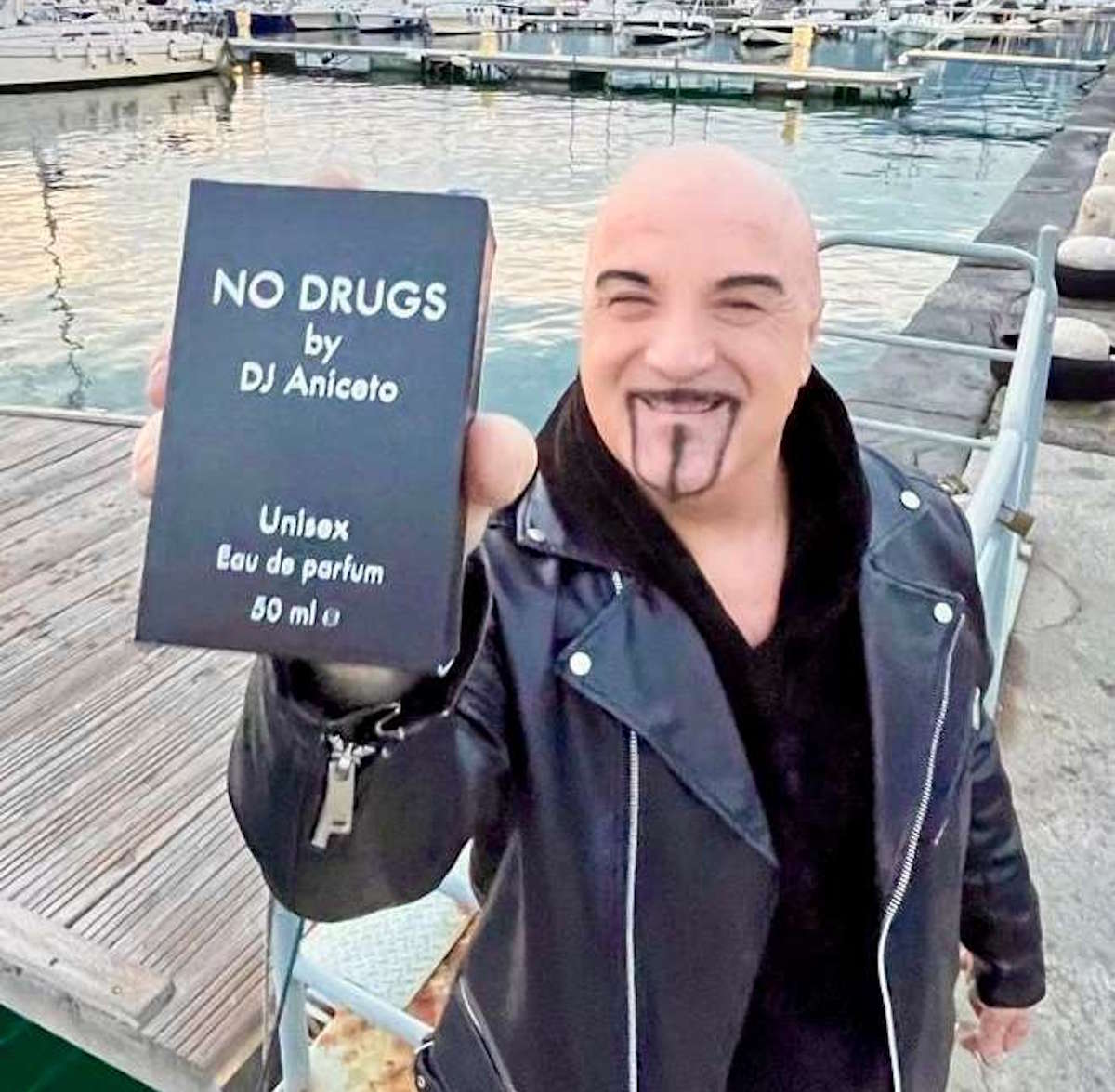 No Drugs: il profumo di DJ Aniceto sarà presentato il 15 dicembre da Madegra Food nella centralissima piazza della Concordia a Salerno, città natale dell’artista