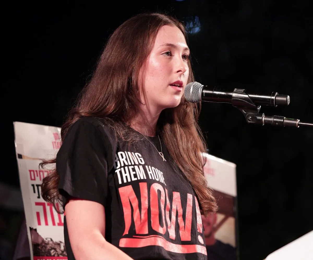 Pregavo che non mi colpisse. Per Naama Levy la paura più grande durante la sua prigionia a Gaza erano le bombe israeliane!