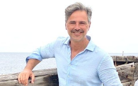 Beppe Convertini torna su Rai 1 con la nuova stagione di Azzurro – Storie di Mare