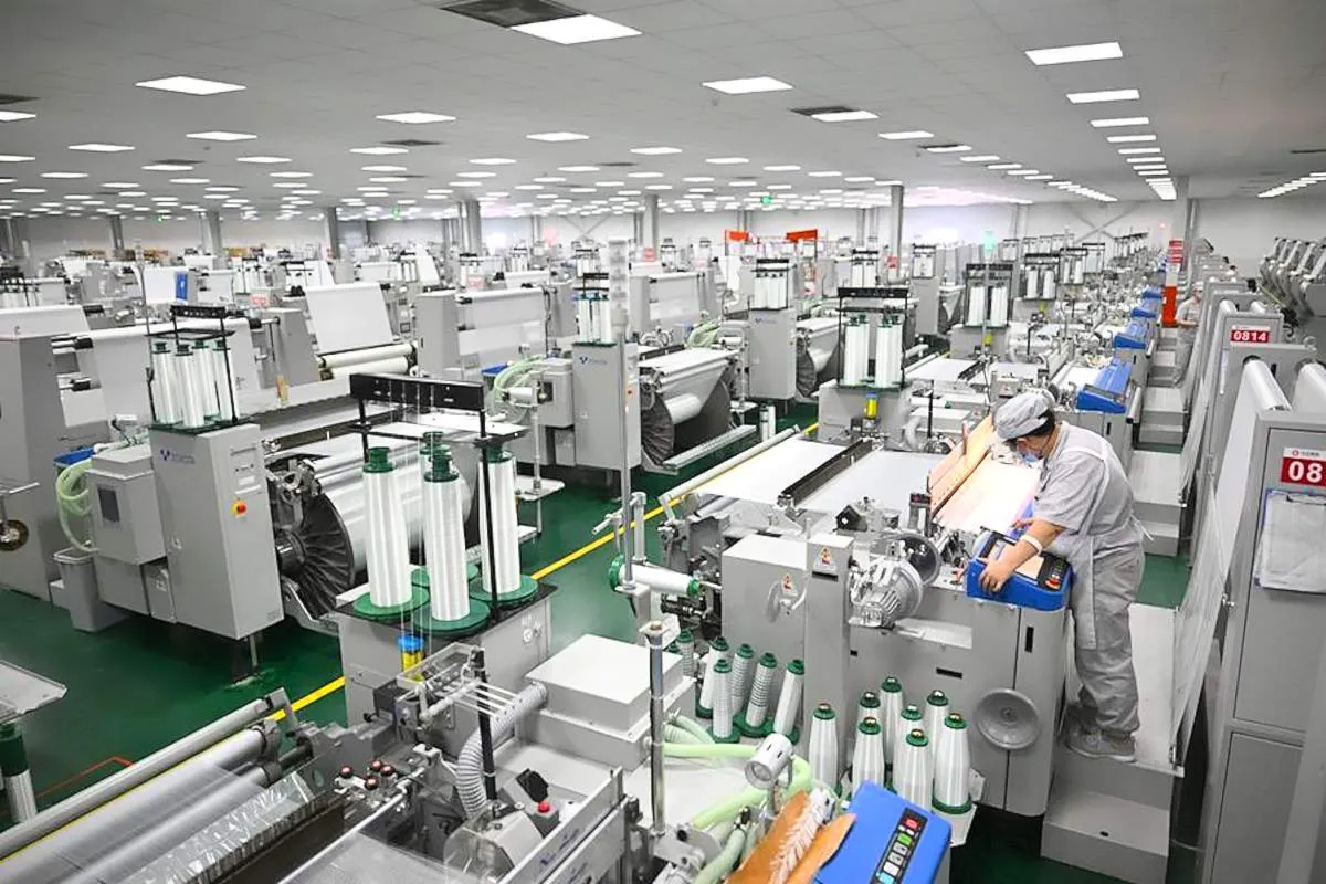 Cina: crescita oltre le attese, ma l'economia rischia il rallentamento nella seconda metà del 2025