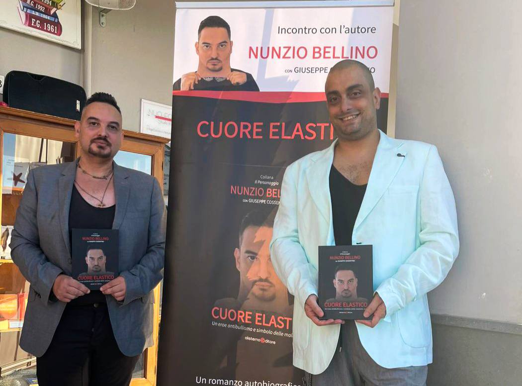 Affluenza straordinaria a Varcaturo per il romanzo “Cuore elastico” di Nunzio Bellino e Giuseppe Cossentino