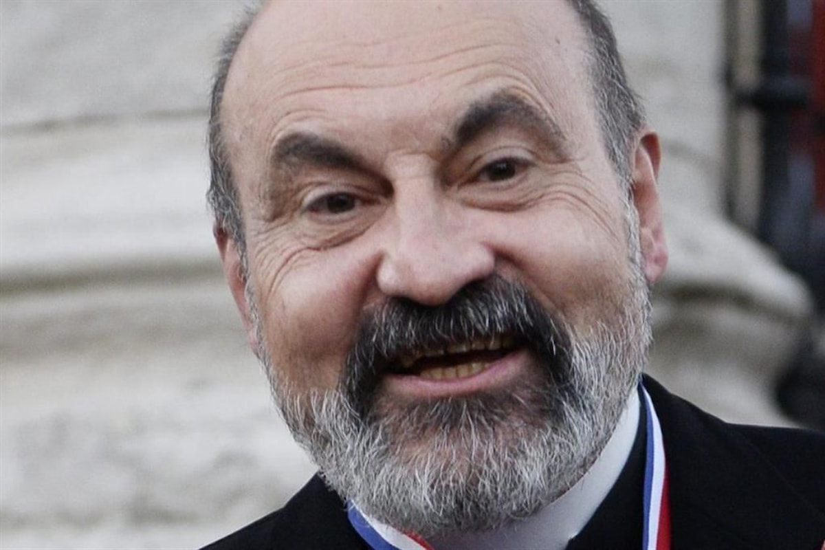 La Chiesa, secondo le parole di Sant’Agostino, deve costantemente riformarsi, semper reformanda. Anche sui preti sposati