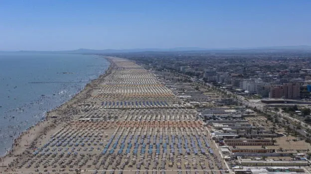 Vacanze estate 2025, prezzi alle stelle: in Liguria una settimana sfiora i 3.600 euro