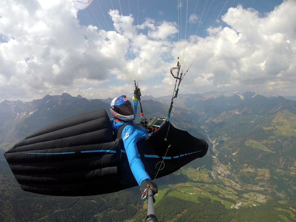 Aaron Durogati vola per 510 chilometri in parapendio