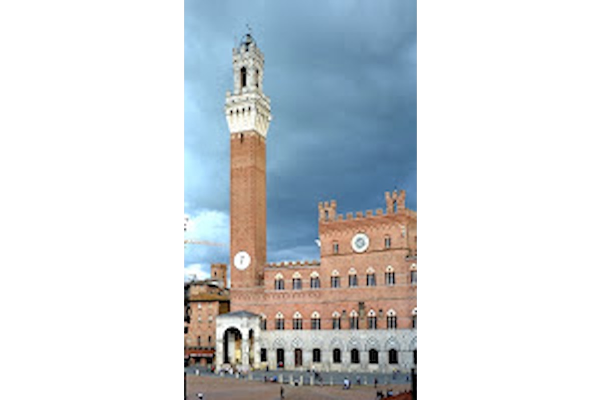 Siena, piazza del Campo: tutto sulla Torre del Mangia, storia e curiosità!