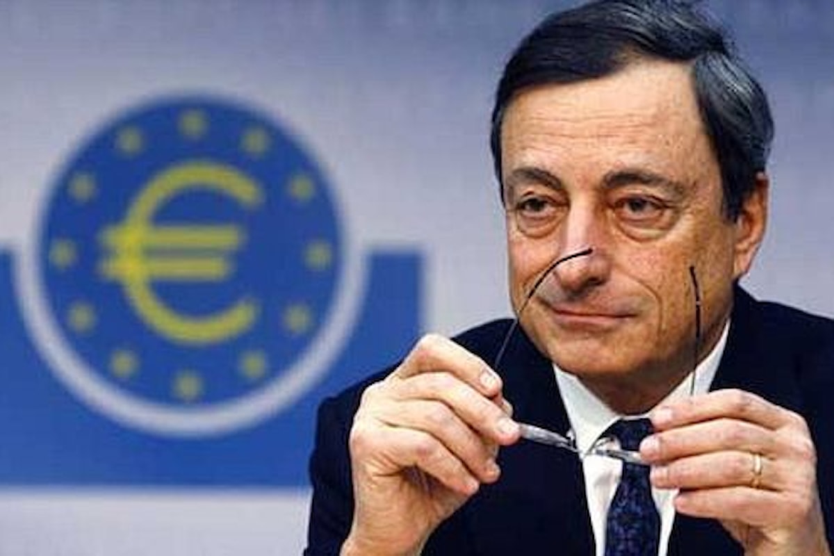 Draghi manda giù l'euro: moneta unica ai minimi degli ultimi 7 mesi sul dollaro