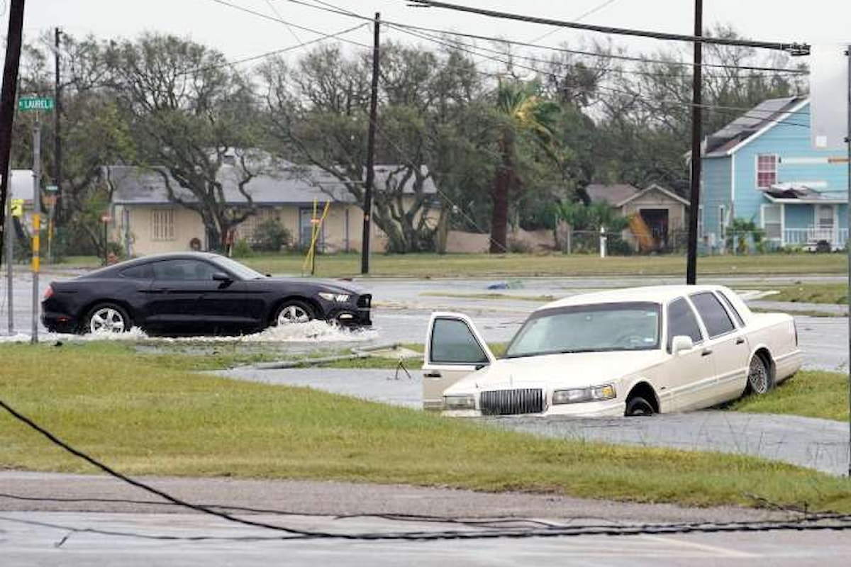 Trump in Texas sui luoghi del disatro causato dalla tempesta tropicale Harvey