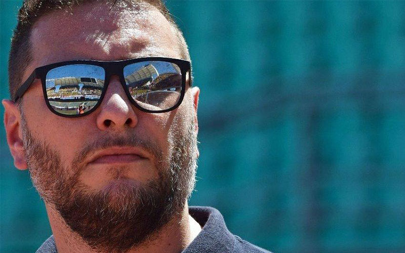Bari, lo speaker del club lascia il posto per le minacce di morte alla compagna