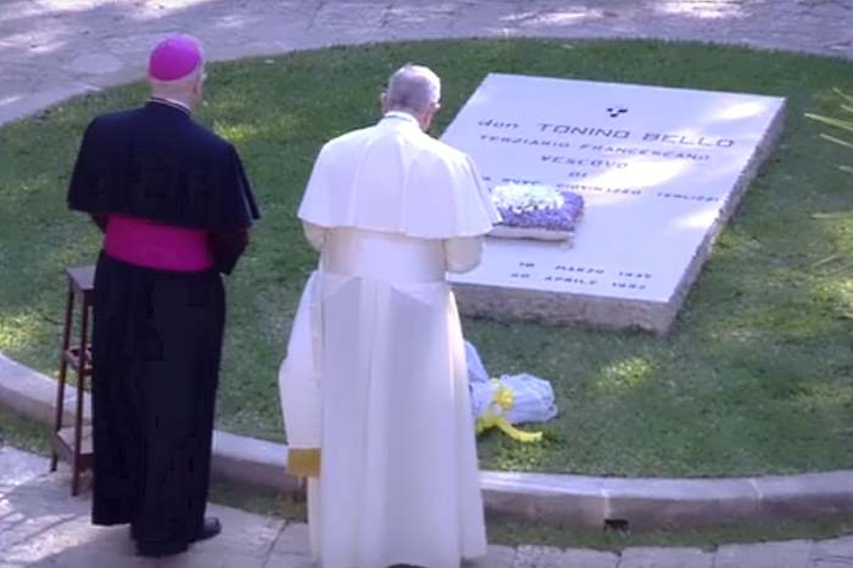 Papa Francesco in Puglia per ricordare l'esempio di don Tonino Bello