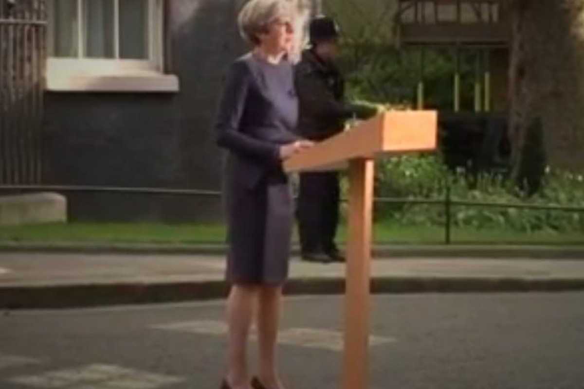 Theresa May chiama la Gran Bretagna al voto anticipato per il prossimo 8 giugno